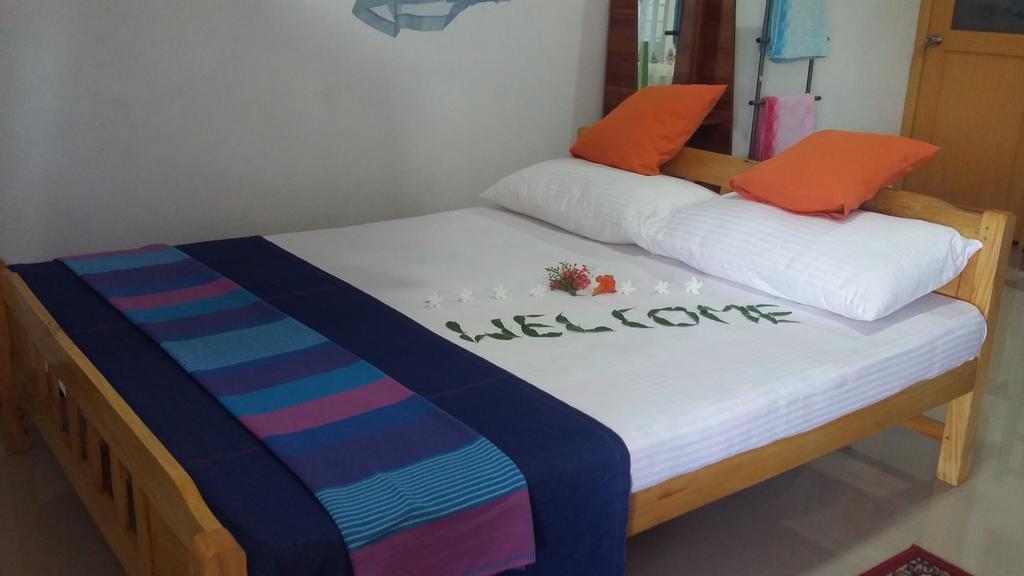Oceanic White House Hotel Nilaveli Buitenkant foto