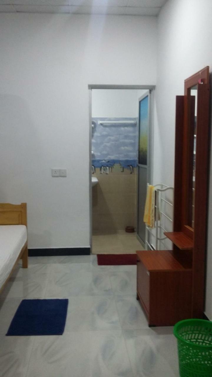 Oceanic White House Hotel Nilaveli Buitenkant foto