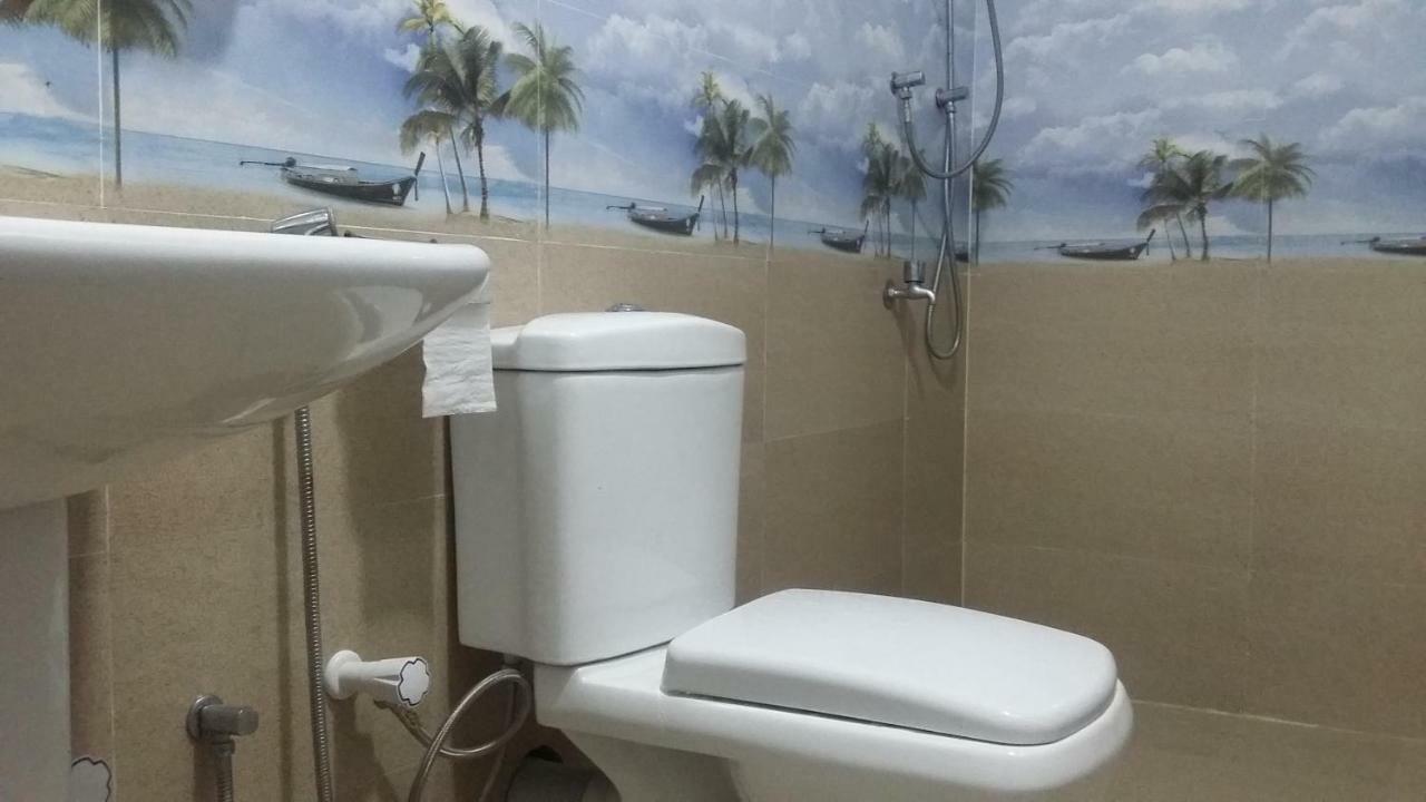 Oceanic White House Hotel Nilaveli Buitenkant foto