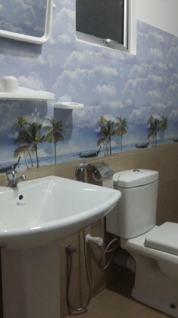 Oceanic White House Hotel Nilaveli Buitenkant foto